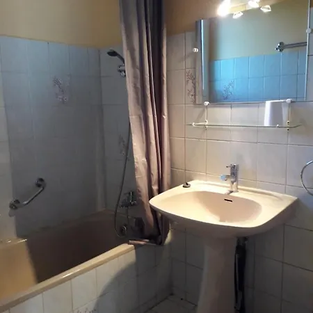 A L'ombre Du Figuier