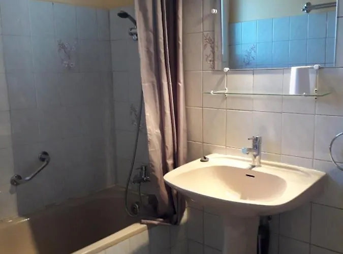 A L'ombre Du Figuier