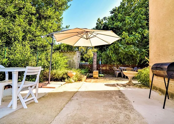 Nyaraló A L'ombre Du Figuier